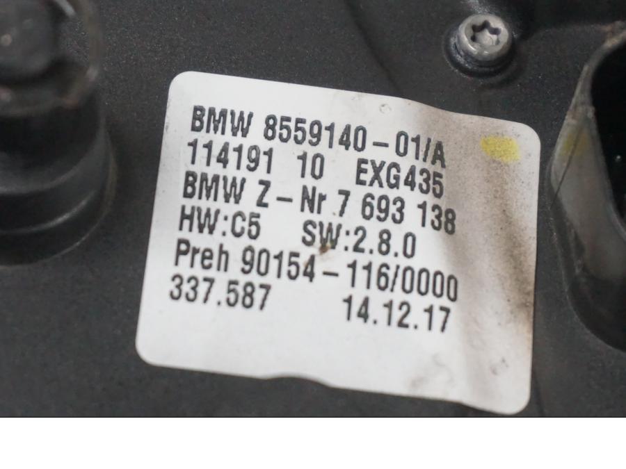 Snett uppifrån på Instrumentpanel från en BMW F 800 R -2018 motorcykel.