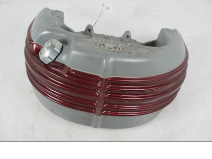 Framsidan på Oljetank från en H-D Softail FXCW Rocker -2008 motorcykel.