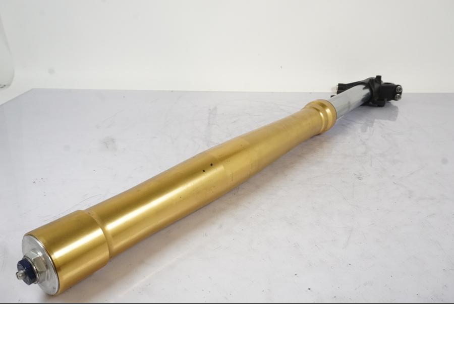 Framsidan på Gaffelben från en Honda CRF 1000 Africa Twin -2016 motorcykel.