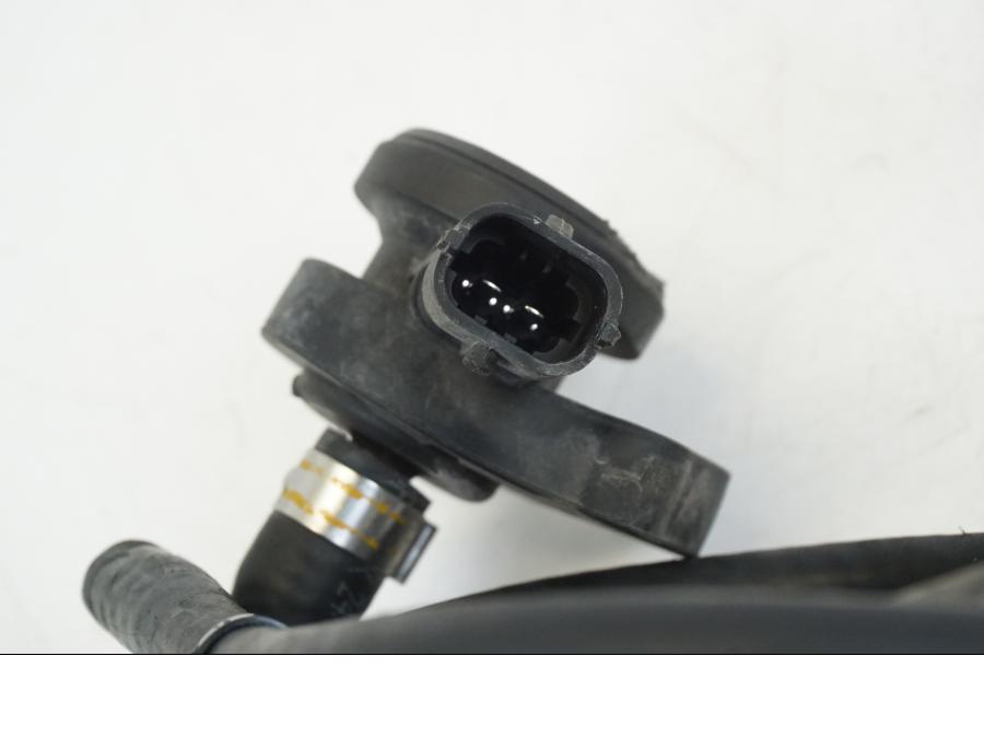 Extrabild3 på Fuel Evap System från en Ducati Streetfighter V4 -2020 motorcykel.