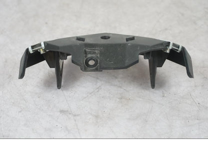 Höger sida på Vindrutefäste från en BMW F 800 R -2018 motorcykel.