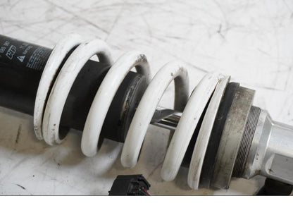 Höger sida på Stötdämpare från en BMW K 1200 R Sport -2007 motorcykel.