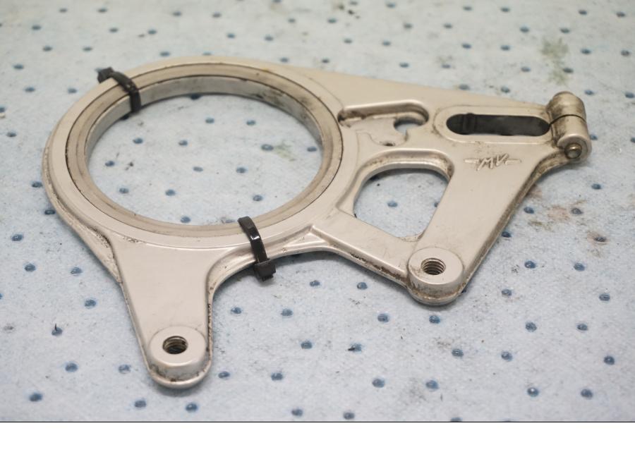 Framsidan på Bromsoksfäste från en MV Agusta F3 675 -2014 motorcykel.