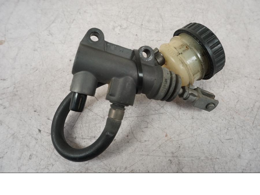 Baksidan på Bromshuvudcylinder från en BMW R 850 R -2004 motorcykel.