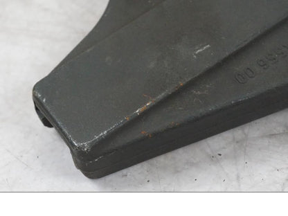 Snett nerifrån på Bromsoksfäste från en BMW S 1000 RR -2011 motorcykel.