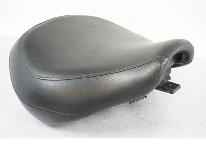 Framsidan på Sadel från en Suzuki VL 800 -2002 motorcykel.