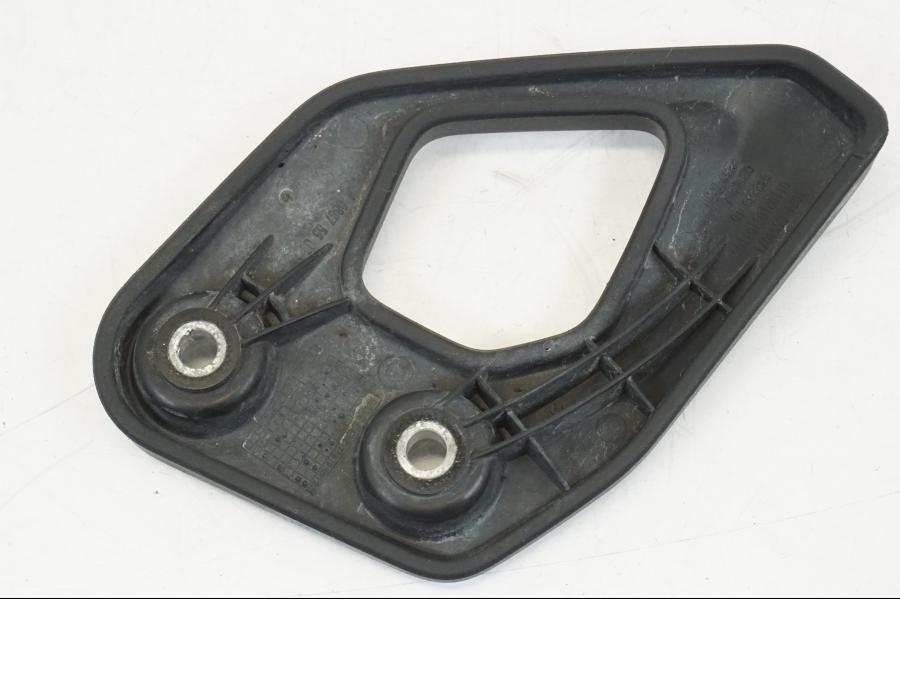 Snett nerifrån på Fotpinnehälskydd från en BMW R 1250 GS -2019 motorcykel.