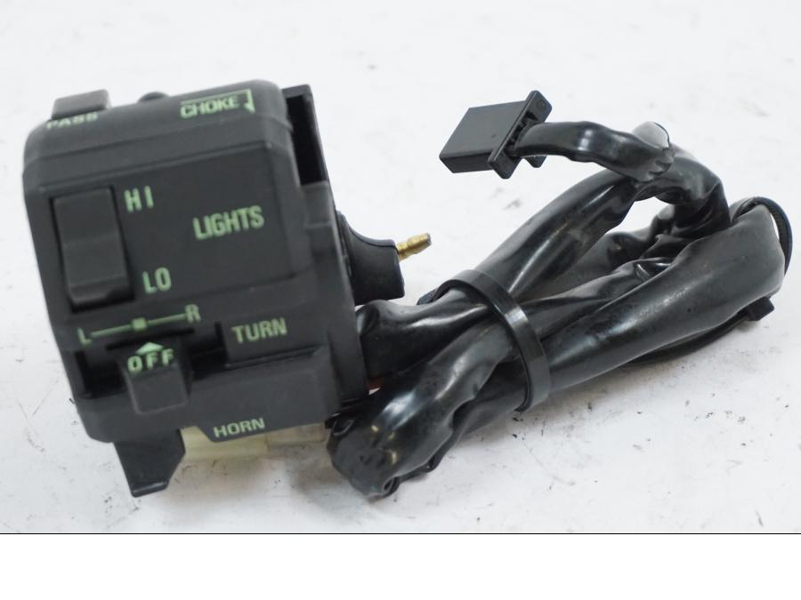 Framsidan på Styrelreglage från en Kawasaki GPZ 500 -1993 motorcykel.