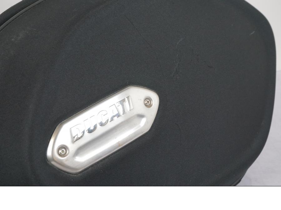 Extrabild1 på Sidoväska från en Ducati Diavel -2015 motorcykel.
