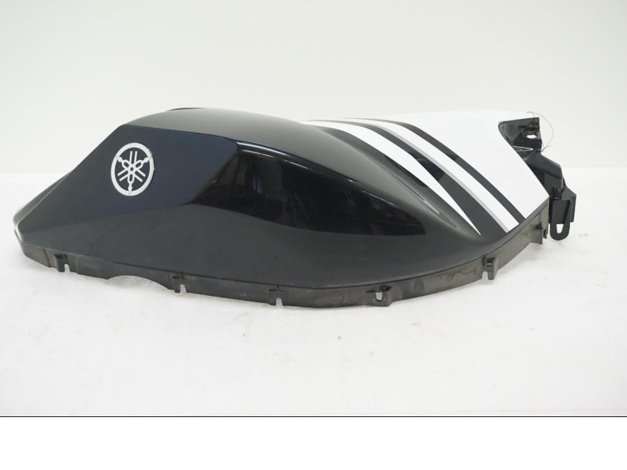 Höger sida på Bensintankskåpa från en Yamaha YZF-R 125 -2008 motorcykel.