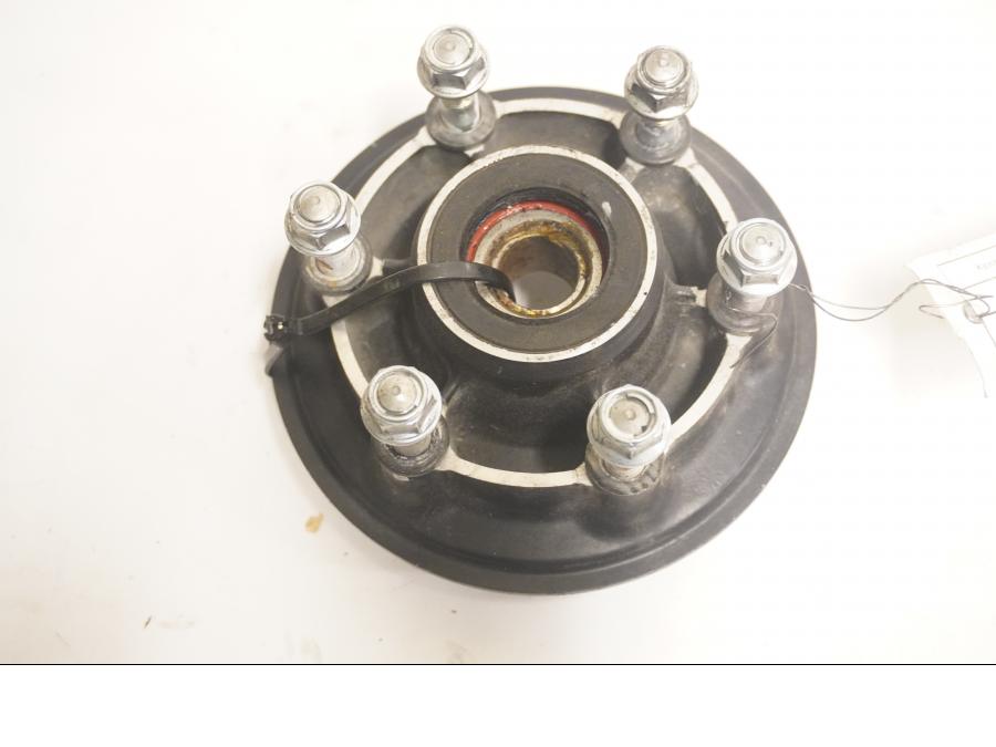 Framsidan på Remhjulsfäste från en Kawasaki VN 900 -2007 motorcykel.