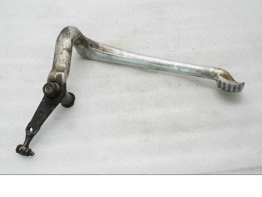 Baksidan på Bromspedal från en BMW R 90 -1975 motorcykel.