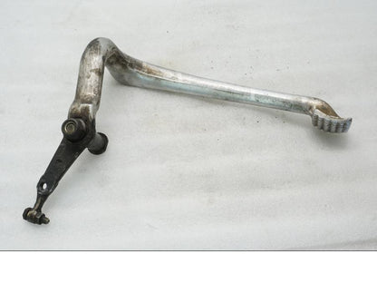 Baksidan på Bromspedal från en BMW R 90 -1975 motorcykel.