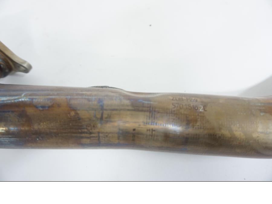 Snett uppifrån på Grenrör från en Ducati Desert X -2022 motorcykel.