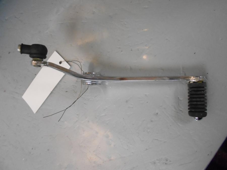 Baksidan på Växelpedal från en Suzuki GSF 650 -2011 motorcykel.