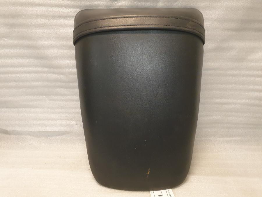 Framsidan på Sadel från en Honda CBR 900 RR -2003 motorcykel.