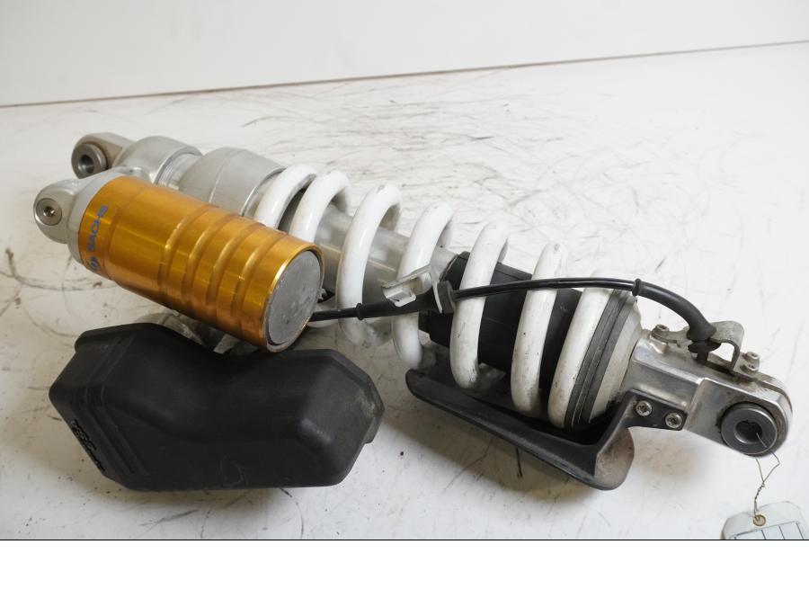 Framsidan på Stötdämpare ESA från en BMW R 1200 GSA -2014 motorcykel.