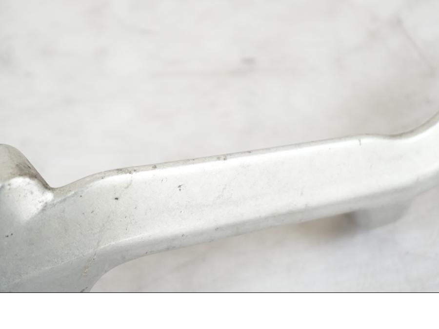 Snett uppifrån på Bromspedal från en Ducati Multistrada 950 -2020 motorcykel.