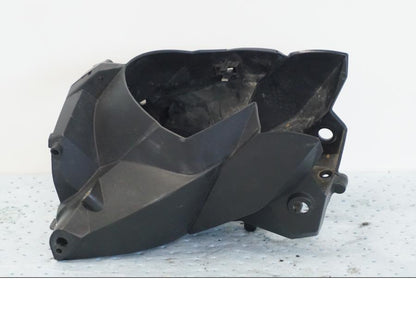 Vänster sida på Strålkastarfäste från en KTM 690 Duke -2008 motorcykel.