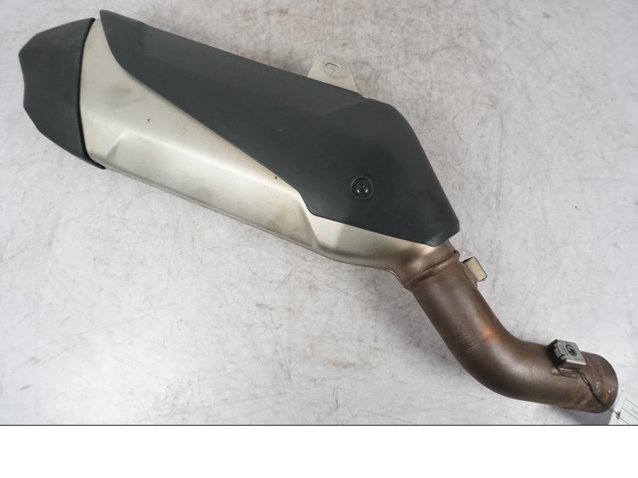 Framsidan på Ljuddämpare från en Ducati Multistrada V4 -2024 motorcykel.