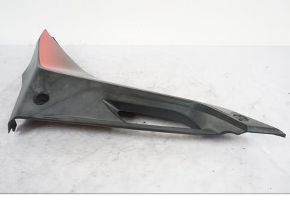 Baksidan på Sidopanel från en Yamaha YZF-R 125 -2008 motorcykel.