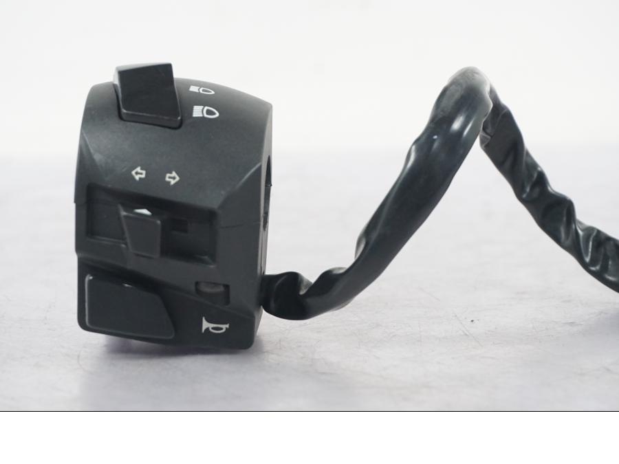 Baksidan på Styrelreglage från en KTM 690 Duke -2015 motorcykel.