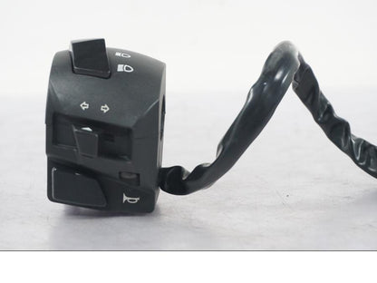 Baksidan på Styrelreglage från en KTM 690 Duke -2015 motorcykel.