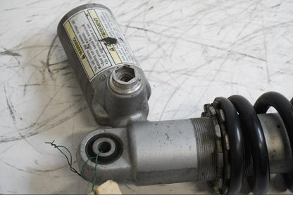 Baksidan på Stötdämpare från en Kawasaki ZX-6R -2002 motorcykel.