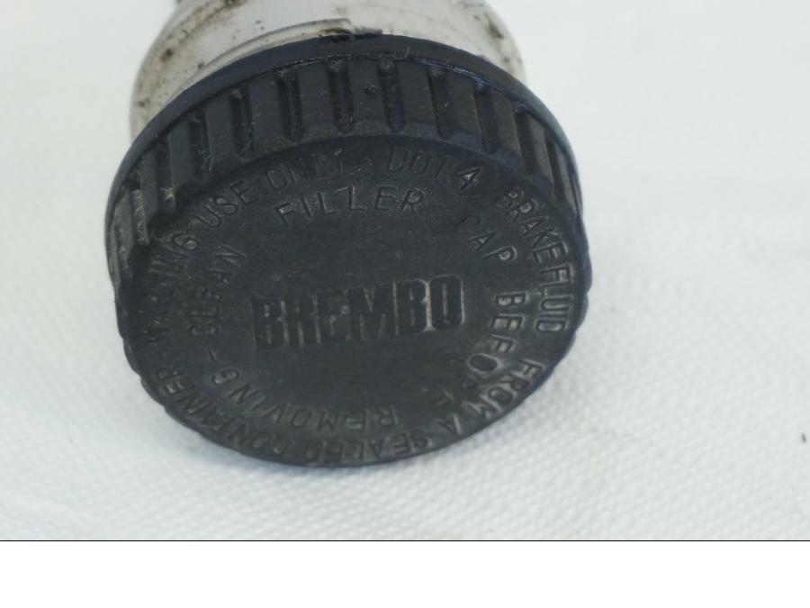 Snett uppifrån på Bromshuvudcylinder från en BMW K 1600 -2015 motorcykel.