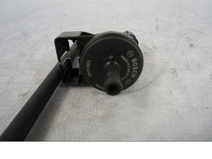 Höger sida på Bensintankurluftning från en KTM 1290 Super Duke R -2023 motorcykel.