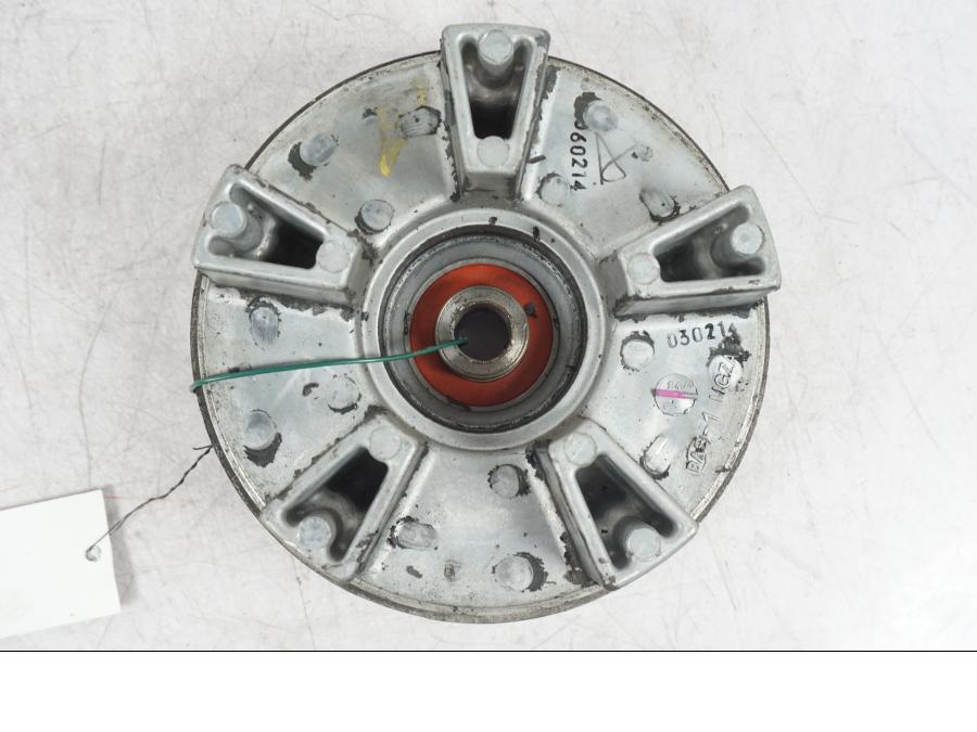 Snett uppifrån på Drevfäste från en Honda CB 500 X -2015 motorcykel.