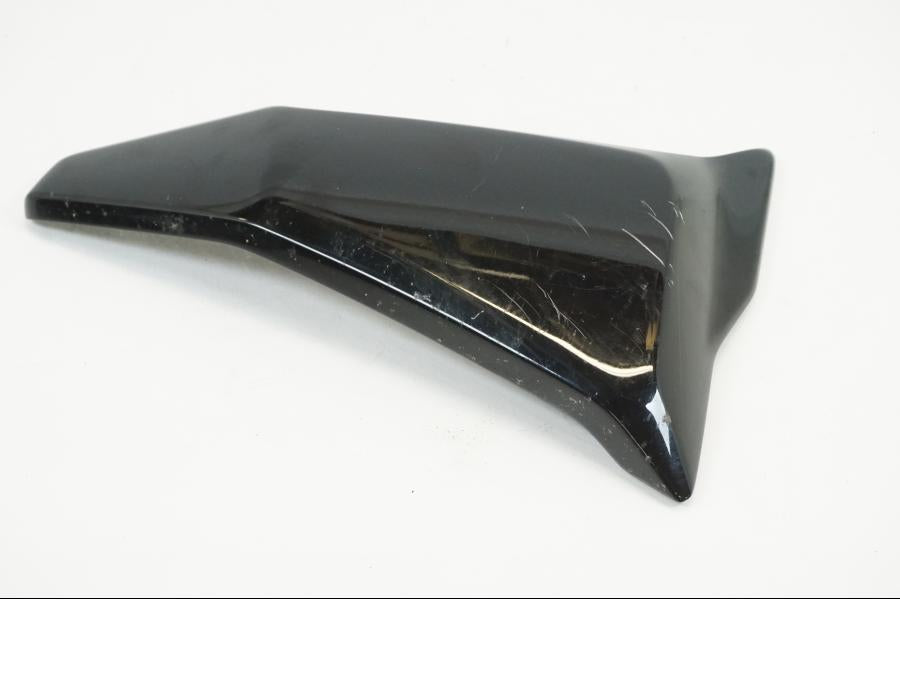 Höger sida på Vattenkylkåpa från en Ducati Hypermotard -2020 motorcykel.