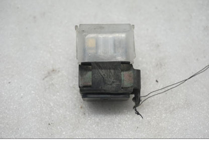 Baksidan på Startrelä från en Suzuki VL 800 -2004 motorcykel.