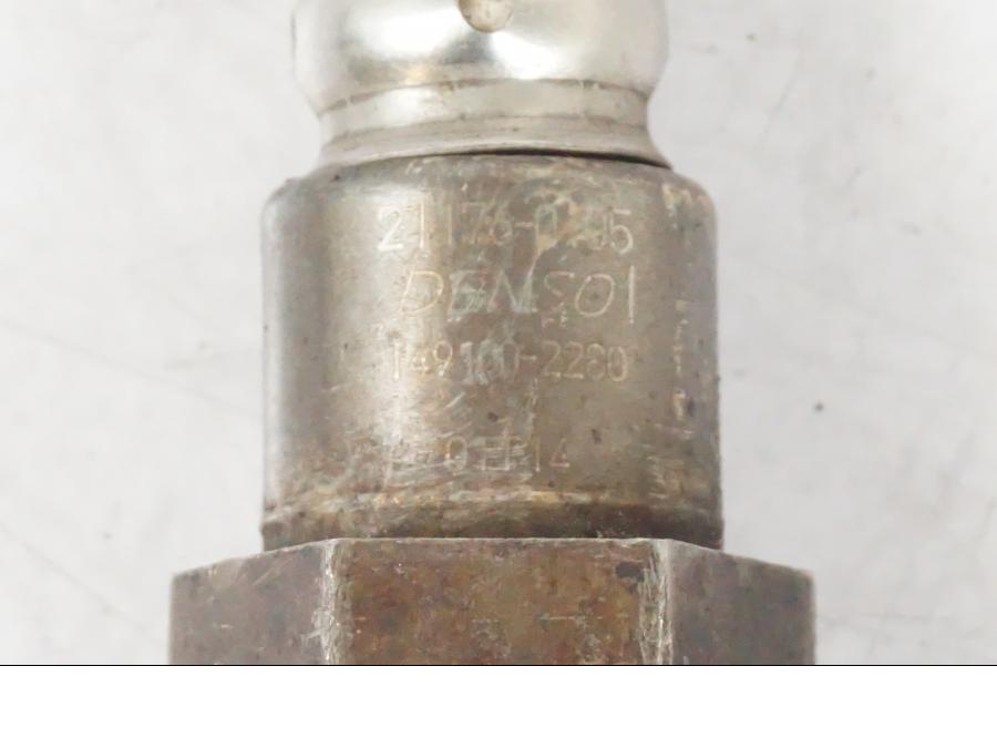 Snett uppifrån på Lambdasond från en Kawasaki ER-6N -2016 motorcykel.