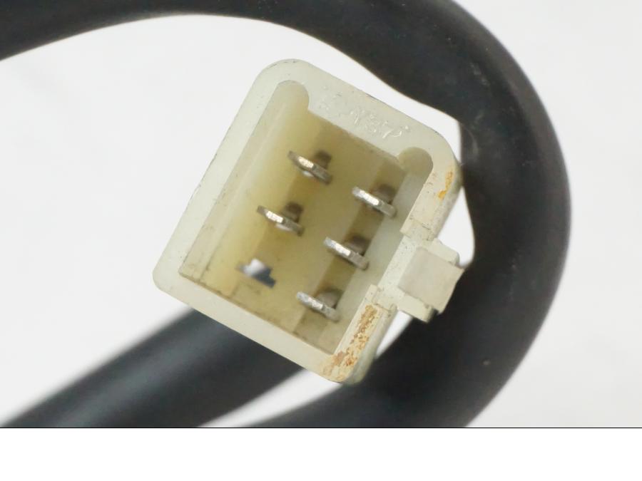 Snett nerifrån på Styrelreglage från en Honda XL 650 V -2000 motorcykel.