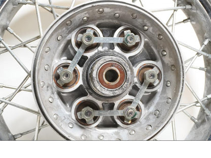 Extrabild3 på Fälg från en Yamaha XVS 1100 -2000 motorcykel.