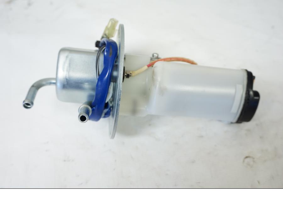 Framsidan på Bensinpump insprut från en Kawasaki Z 800 -2013 motorcykel.