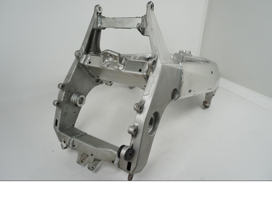 Snett uppifrån på Ram från en Suzuki GSX-R 750 -2001 motorcykel.