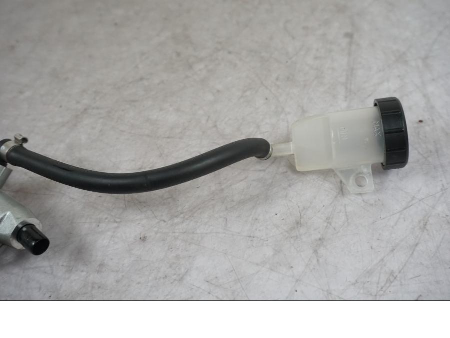 Höger sida på Bromshuvudcylinder från en BMW F 800 R -2018 motorcykel.