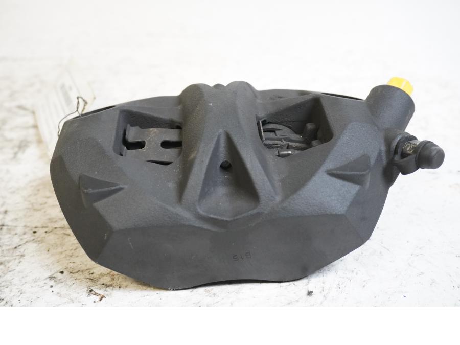 Baksidan på Bromsok från en Triumph Daytona 675 -2011 motorcykel.