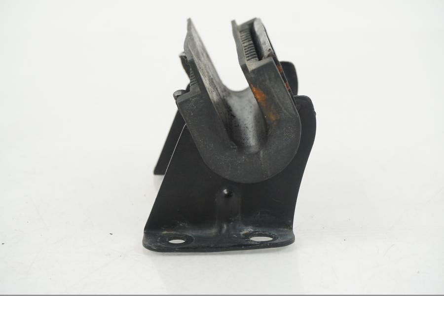 Höger sida på Bensintankfäste från en Suzuki VS 1400 -1999 motorcykel.