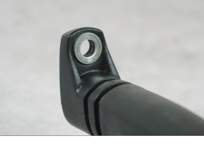 Snett nerifrån på Blinkers från en BMW R 1200 R -2007 motorcykel.