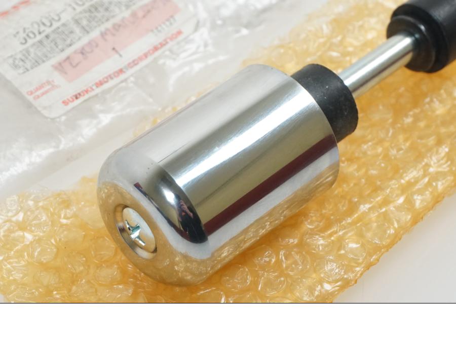 Baksidan på Styrvikt från en Suzuki VZ 800 -2016 motorcykel.