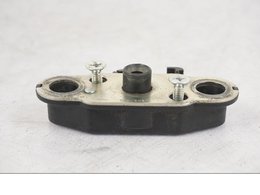 Baksidan på Sadellåsmekanism från en Suzuki GSX-R 750 -2006 motorcykel.