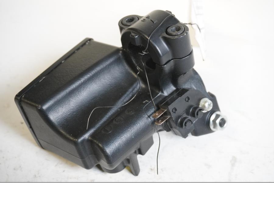 Höger sida på Bromshuvudcylinder från en Kawasaki Versys 1000 -2012 motorcykel.