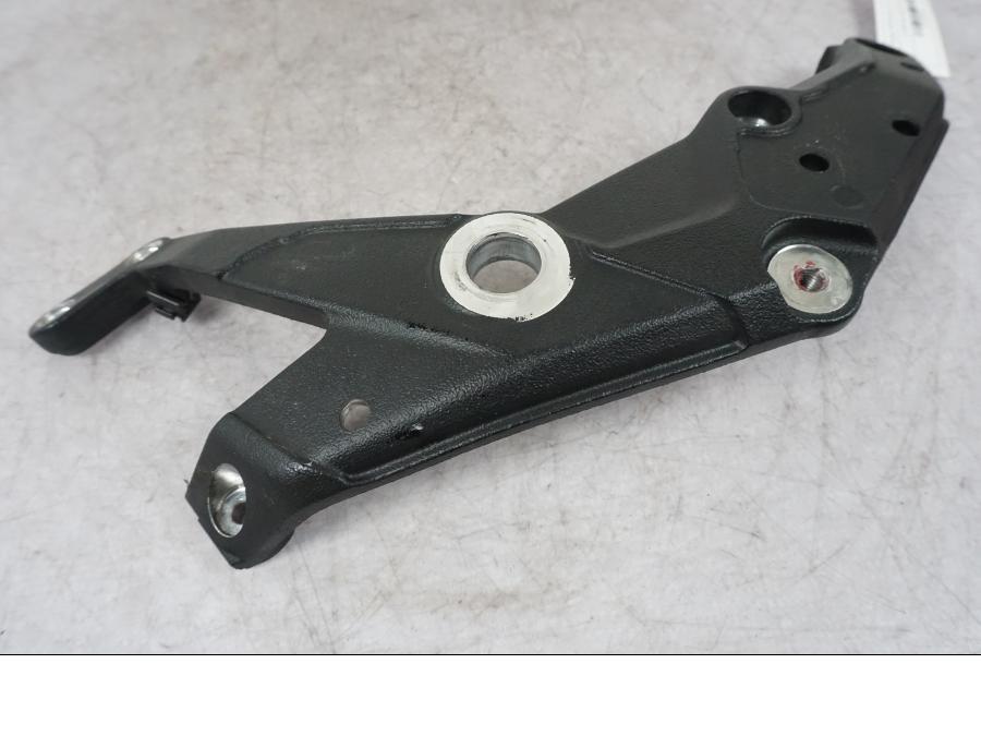 Höger sida på Ramdel från en Ducati Multistrada V4 -2024 motorcykel.