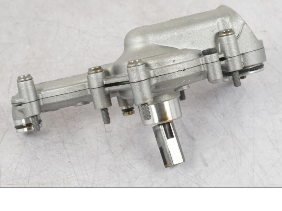 Höger sida på Vattenpump från en BMW R 1200 GS -2018 motorcykel.