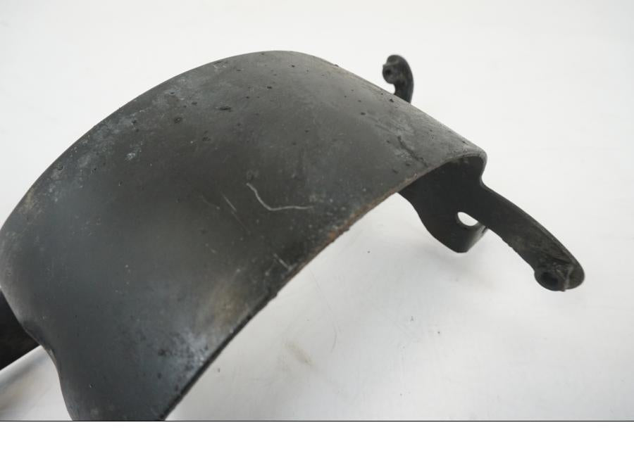 Baksidan på Framskärmsstag från en Honda XL 1000 V -2008 motorcykel.