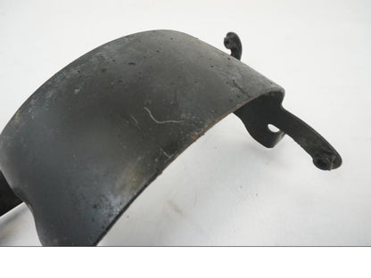 Baksidan på Framskärmsstag från en Honda XL 1000 V -2008 motorcykel.