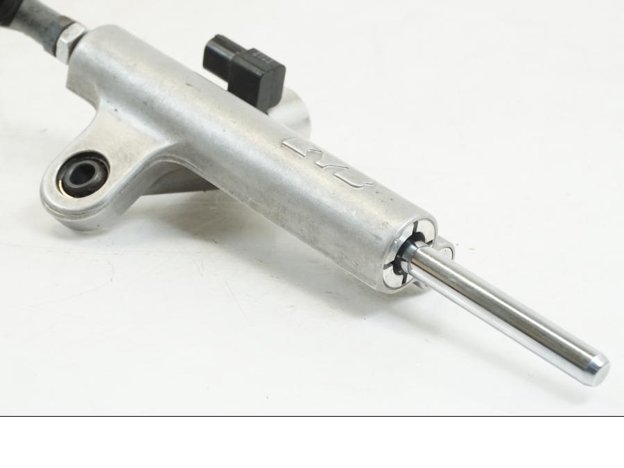 Vänster sida på Styrdämpare från en Suzuki GSX-R 750 -2008 motorcykel.